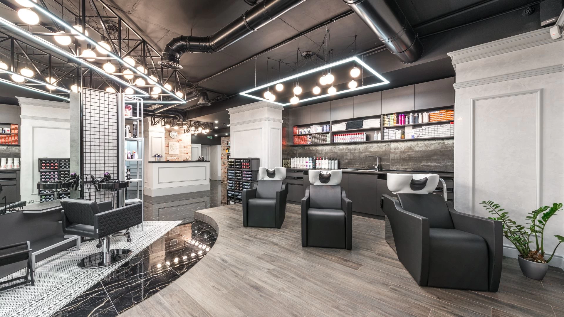 How to Manage a Salon