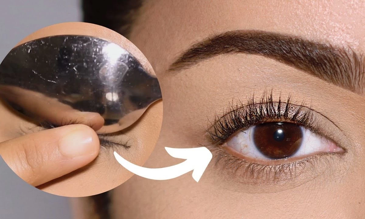 How to Curl Your Lashes Without an Eyelash Curler